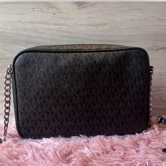 Michael Kors Womens Black Signature Crossbody Bag Silver Hardware - Picture 2 of 4